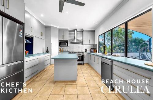 Hideaway Bay House | Absolute Beachfront with Ocean Views 3 Beds plus Pool