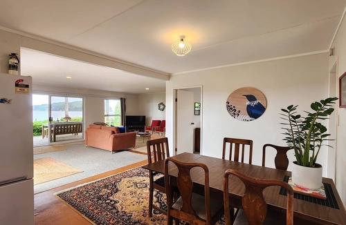 Hahei House | Absolute Beachfront Bach - Classic kiwi bach with absolute beachfront location!