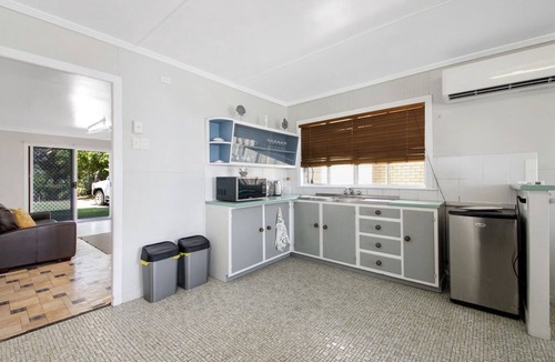 Barlows Hill House | ABSOLUTE BEACHFRONT WITH A POOL