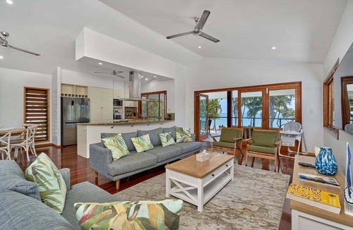 Clifton Beach House | Absolute Luxury Beachfront Holiday House