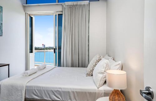 Townsville Apartment | Absolute Luxury on the Marina Oceanfront Modern Penthouse with Panoramic Views
