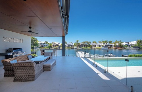 Noosaville House | Absolute Noosa Waterfront -Pool-Gym-Sauna-Pontoon