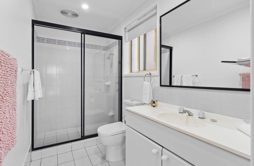 Blue Bay House | Absolute Waterfront Family Escape - Blue Bay