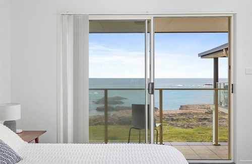 Anna Bay House | Absolute Waterfront Anna Bay