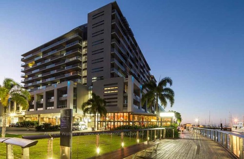 Cairns Central Business District Apartment | Absolute Waterfront Apartment