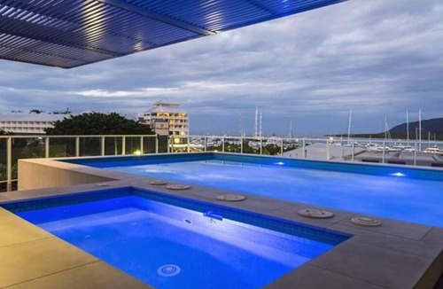 Cairns Central Business District Apartment | Absolute Waterfront Apartment