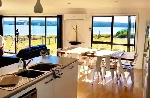 Stieglitz House | Absolute waterfront - Family & pet friendly house