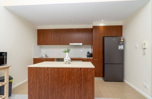 City West Apartment | Absolutely spacious APT unit between ANU and City