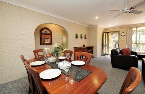 Boomerang Beach House | Acacia