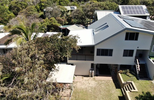 Happy Valley House | “Acacia” is a modern, spacious 4 bedroom residence with fabulous ocean views.