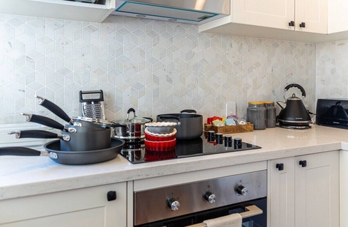 Acacia Ridge House | Acacia Ridge Cottage By Humble Abode