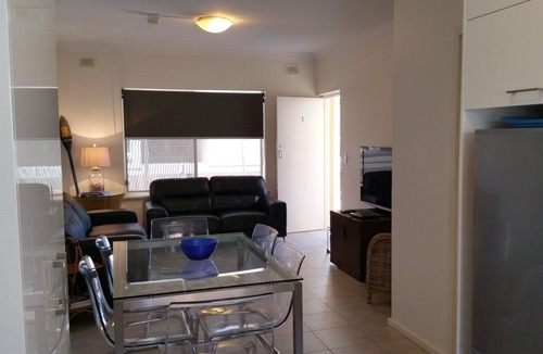 Glenelg North Apartment | ACAILL ACCOMMODATION - Esplanade Living! SELF CHECK-IN, SELF CHECK-OUT