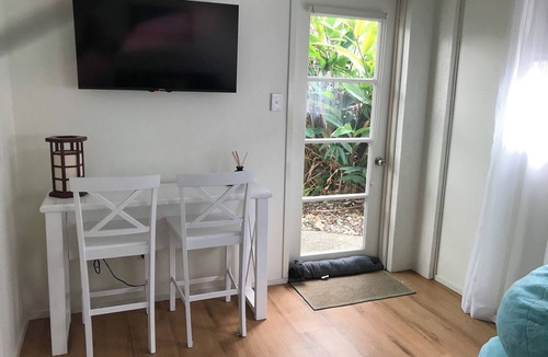 Mudjimba House | Across From Lifeguard Patrolled Beach, Bakery, Restaurant and bar Within Walking