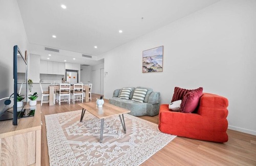 Mitchelton Apartment | Across from Train &Bus Station | Pool & Gym & View