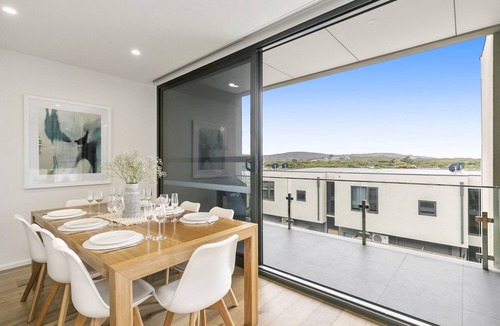 Anglesea House | Across the road from Main Beach Anglesea- luxury new townhouse, steps to cafes