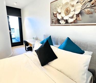 North Melbourne Apartment | ADEK Apartment North Melb-Stylish 2BR Apartment with Pool, Gym & Parking