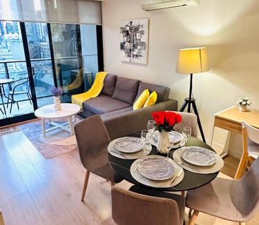 Melbourne Central Business District Apartment | ADEK Apartments on Mackenzie-Cozy Inner City Haven