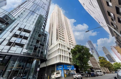 Melbourne Central Business District Apartment | ADEK Apartments on Mackenzie-Cozy Inner City Haven