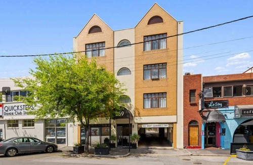 Adelaide Central Business District Apartment | Adelaide City Gem: CBD Retreat with Triple Singles