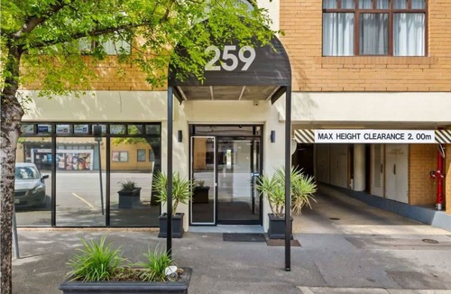 Adelaide Central Business District Apartment | Adelaide City Gem: CBD Retreat with Triple Singles