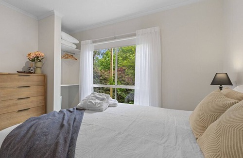 Crafers West House | Adelaide Hills Retreat, with pool, stunning gardens and a peaceful escape