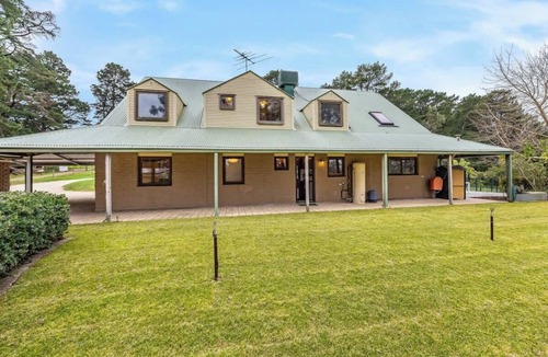 Summertown House | Adelaide Hills winery view fully equipped comfort resort #102