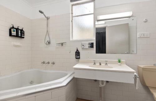 Adelaide Central Business District Hotel | Adelaide Paringa