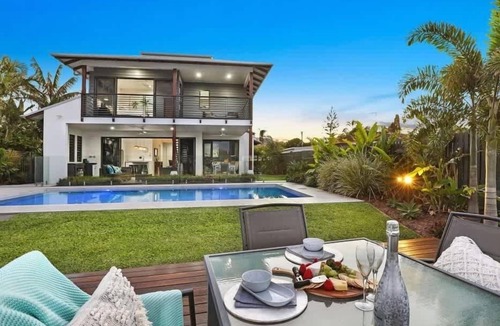 Buddina House | Adelong Waterfront Home Mooloolaba