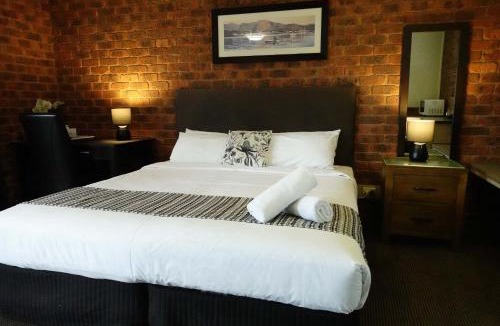 Rosebud Hotel | Admiral Motor Inn
