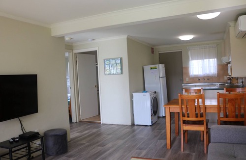 Merimbula Apartment | Admirals Lodge: Unit 5: Pet friendly (No yard)