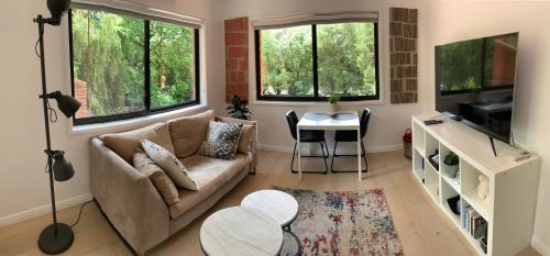Bright House | Adorable 1 bedroom private apartment