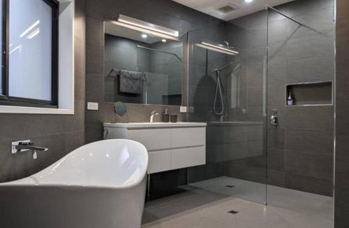 Bright House | Adorable 1 bedroom private apartment