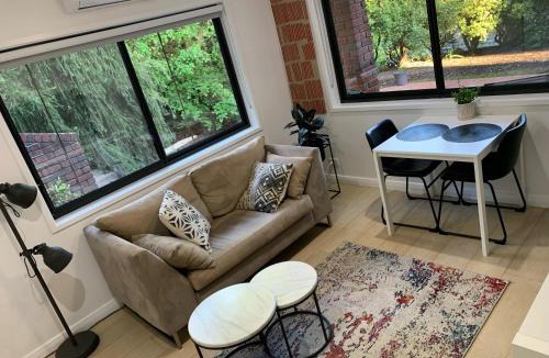 Bright House | Adorable 1 bedroom private apartment