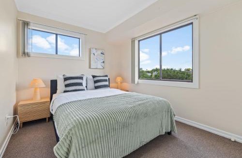 Sunnybank House | Affordable Convenient Stay 4Beds with Ducted AC