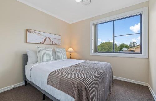 Sunnybank House | Affordable Convenient Stay 4Beds with Ducted AC