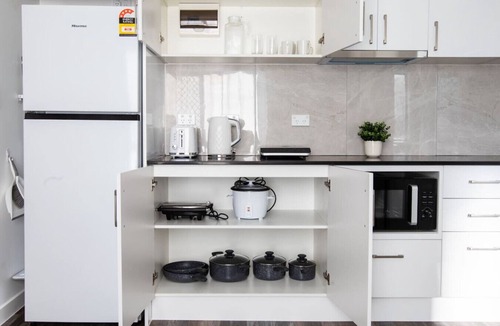 Oxley House | Affordable Private 1BR | Parking A/C Near Train
