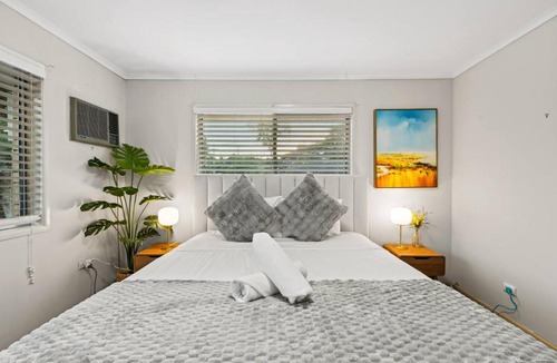 Jindalee House | Affordable Stay Private and Convenient Near Shops