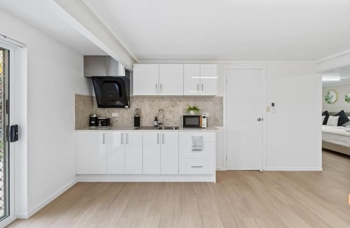 Jindalee House | Affordable Studio sleeping and living space combined