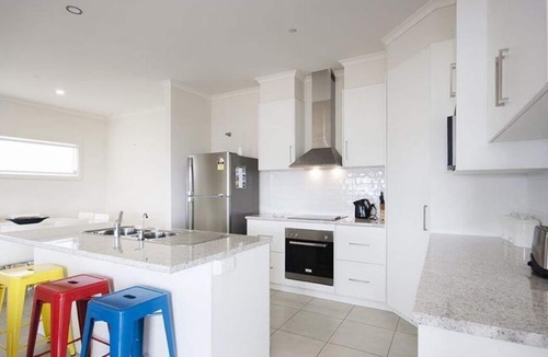 North Beach House | Agape Holiday House - Beachside Retreat(Sleeps 10)
