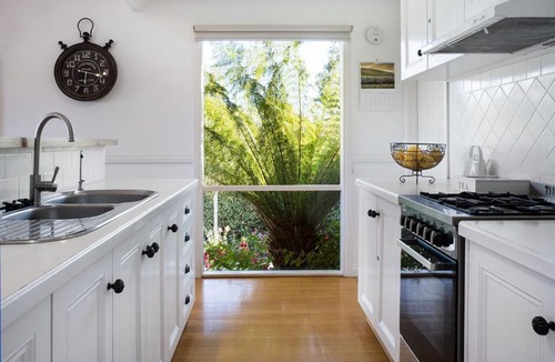 Daylesford House | Aggies Way - dog friendly with panoramic views