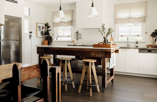 Central Mudgee Cottage | Airdrie Storybook Country Cottage Charm