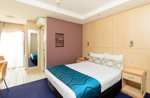 Hamilton Hotel | Airolodge International