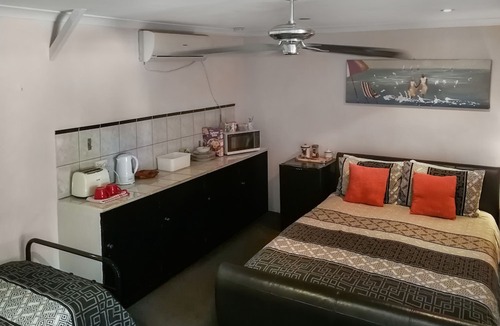Redcliffe Bed & Breakfast | Airport B&B