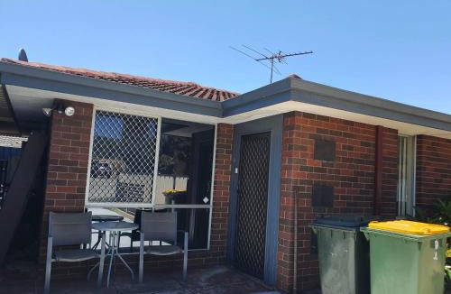 Forrestfield House | Airport budget room