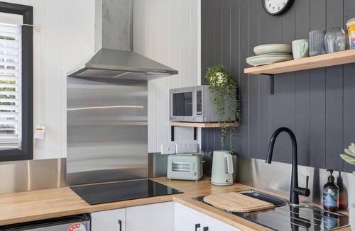 Midway Point House | Airport Studio Retreat
