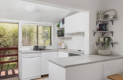 Fingal Bay House | Akuna and Karingal Cottages Fingal Bay