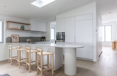 Sunshine Beach House | AL Sole - 4 Bedrooms - Pool - Location