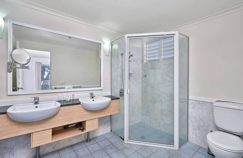Palm Cove Apartment | Alassio 1 Bedroom Beachfront 302-1 Palm Cove