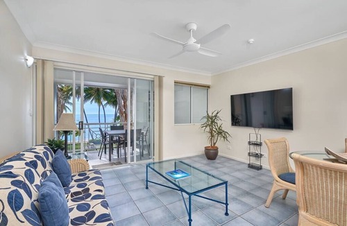 Palm Cove Apartment | Alassio 1 Bedroom Beachfront 302-1 Palm Cove