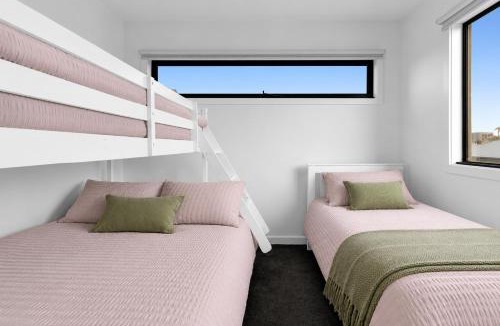 Capel Sound House | Albert Samian Retreat by Ready Set Stay - BYO sheets and towels